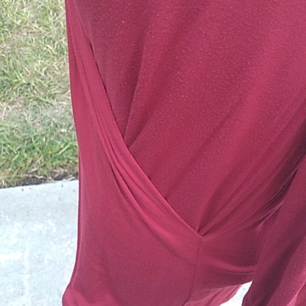 Red criss/cross long sleeve - Picture 3 of 6
